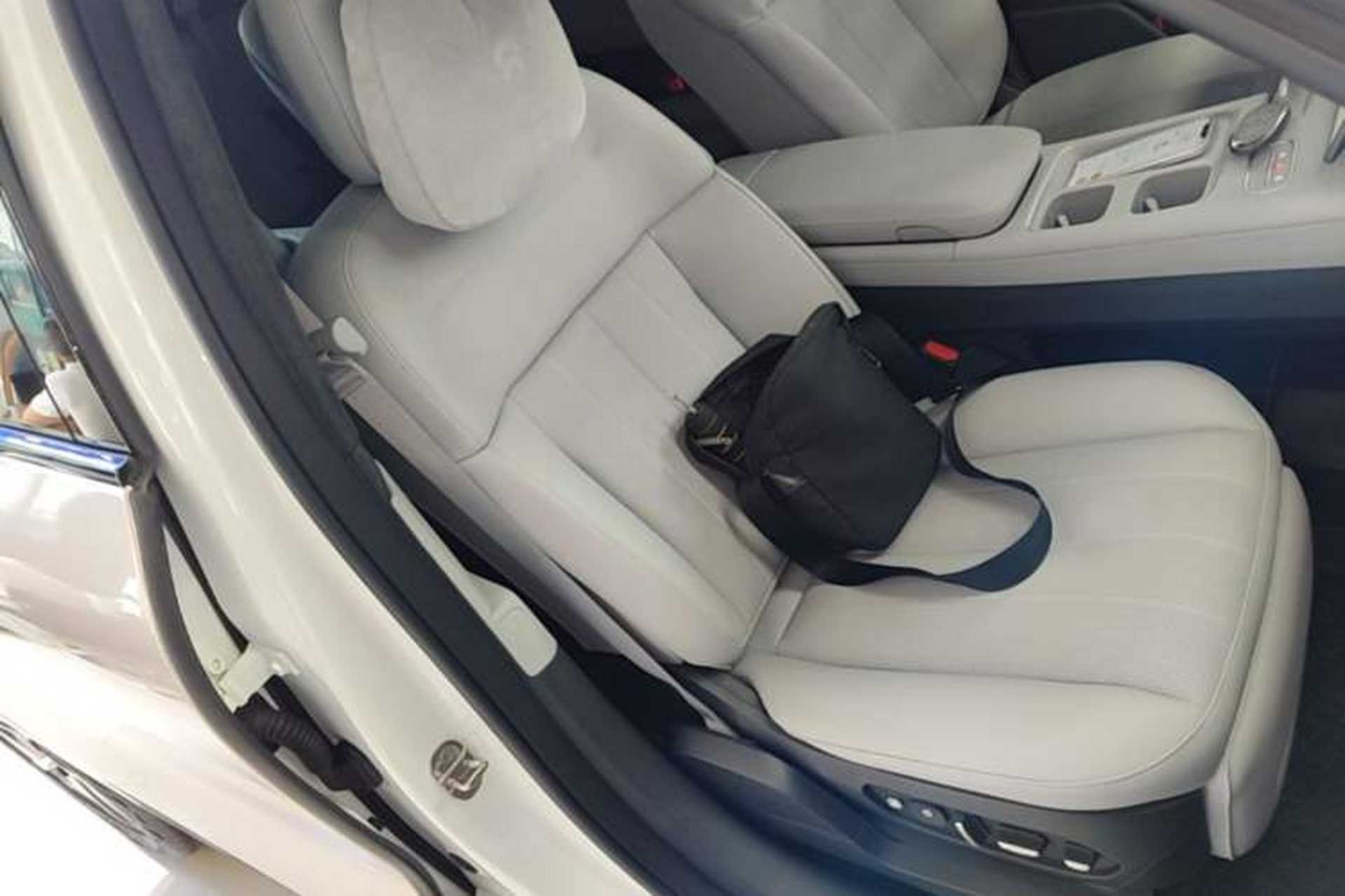Used Nio ES8 2024 75 kWh Right Front Seat