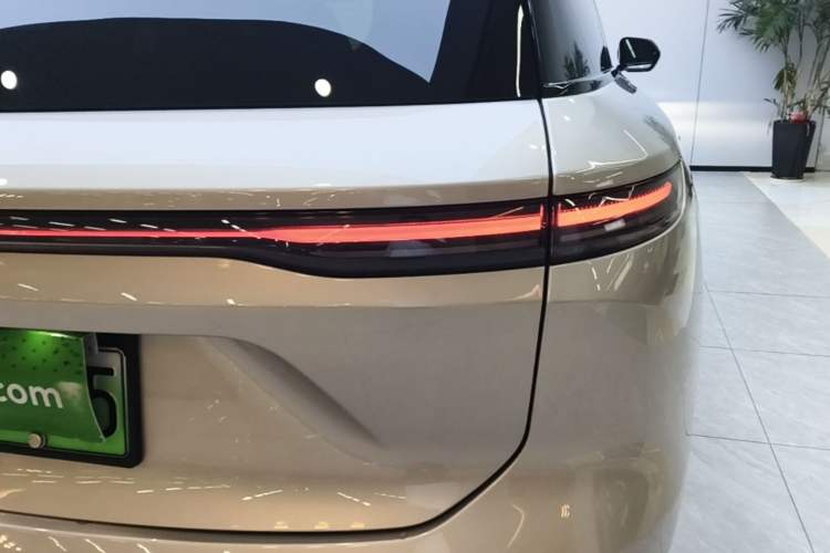 Used Nio ES8 2024 75 kWh Right Rear Taillight