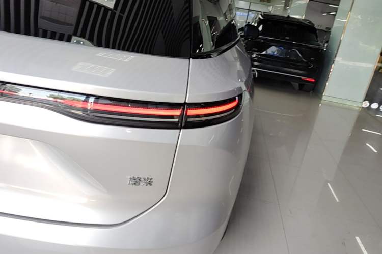 Used Nio ES8 2024 75 kWh Right Rear Taillight