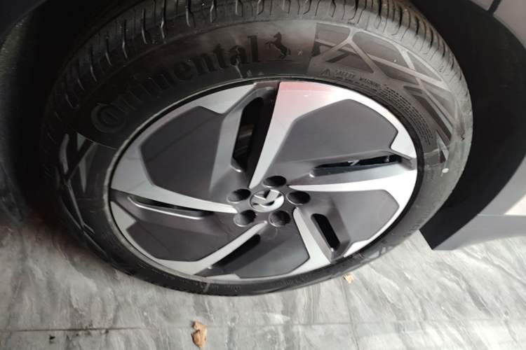 Used Nio ES8 2024 75 kWh Executive Edition Right Rear Wheel Hub