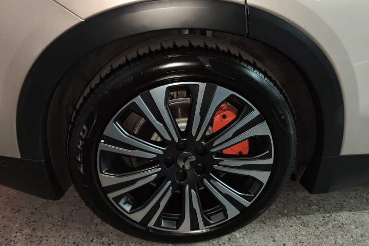 Used Nio ES8 2024 75 kWh Right Rear Wheel Hub