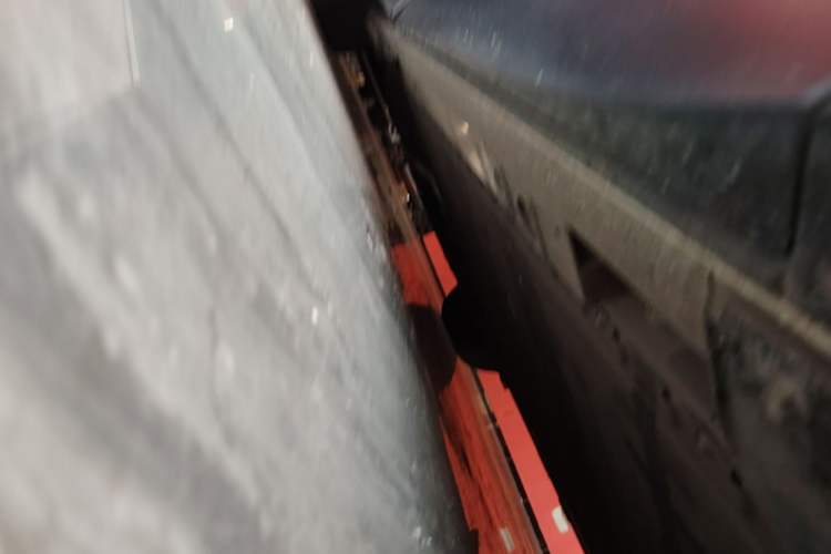 Used Nio ES8 2024 75 kWh Executive Edition Right Side Sill