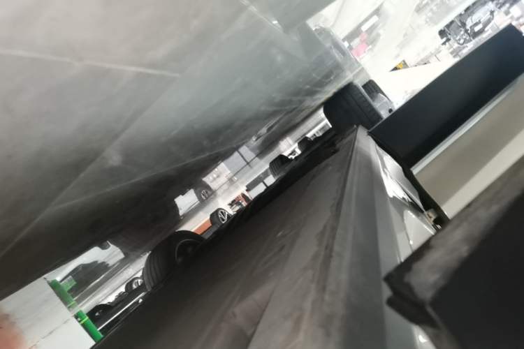 Used Nio ES8 2024 75 kWh Executive Edition Right Side Sill