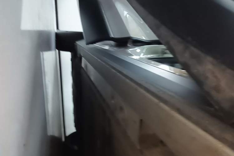 Used Nio ES8 2024 75 kWh Right Side Sill
