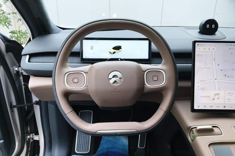 Used Nio ES8 2024 75 kWh Steering Wheel