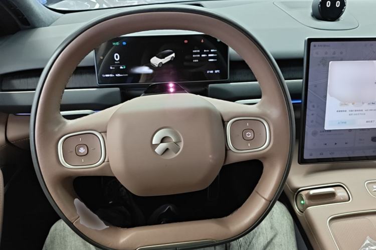 Used Nio ES8 2024 75 kWh Executive Edition Steering Wheel