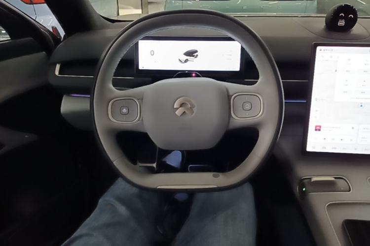 Used Nio ES8 2024 75 kWh Steering Wheel