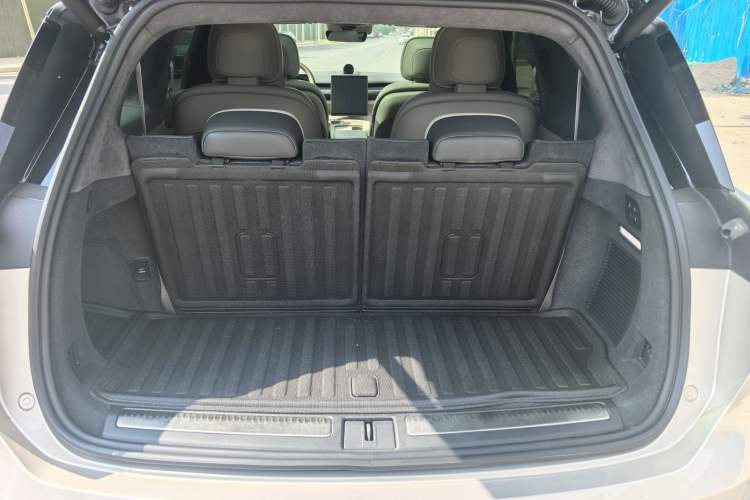 Used Nio ES8 2024 75 kWh Executive Edition Trunk