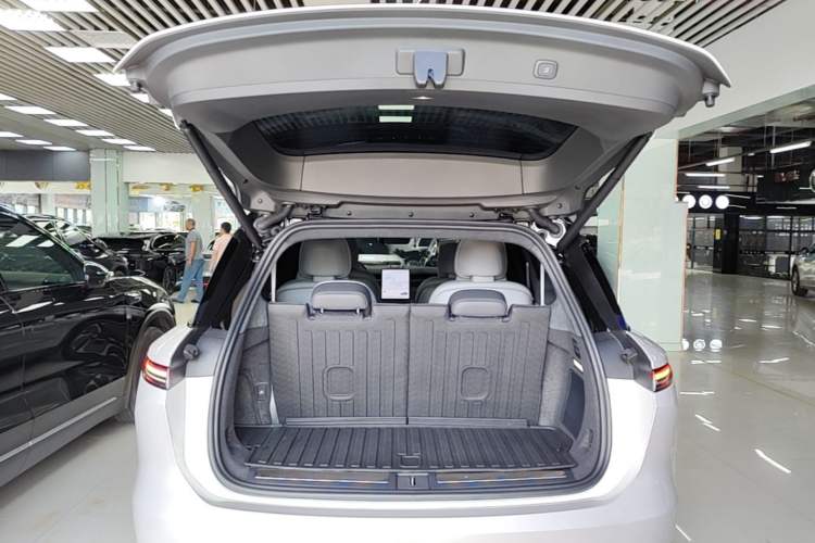 Used Nio ES8 2024 75 kWh Trunk
