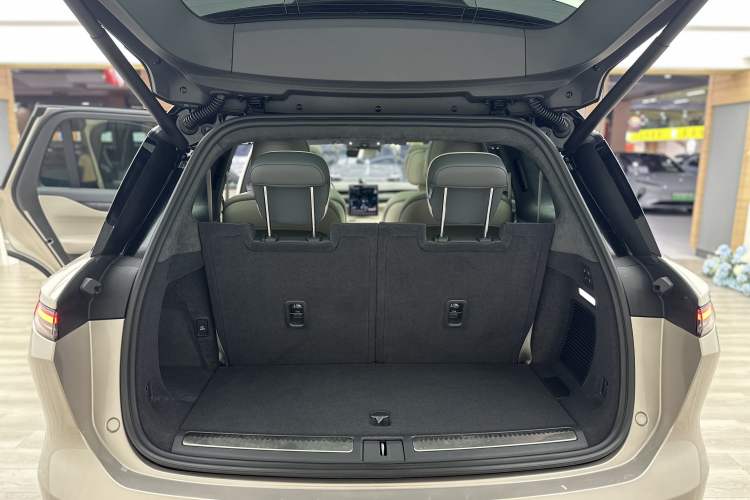 Used Nio ES8 2024 75 kWh Trunk