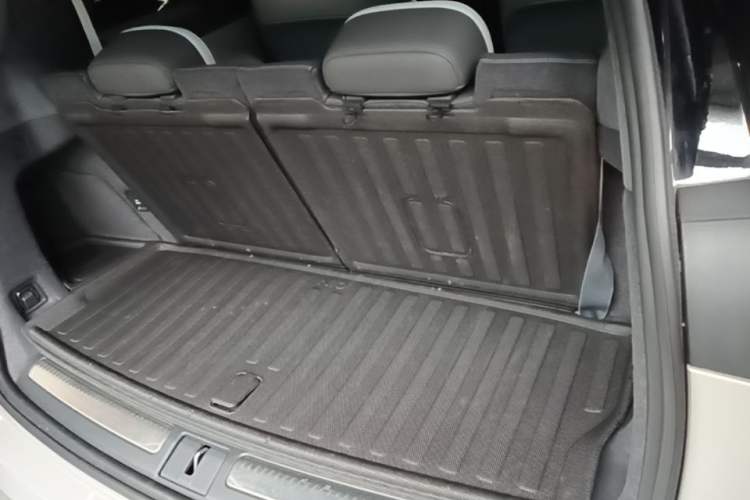 Used Nio ES8 2024 75 kWh Trunk