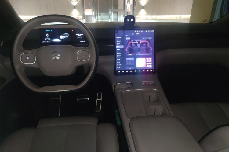 Used Nio ES8 2024 75 kWh Executive Edition Center Console
