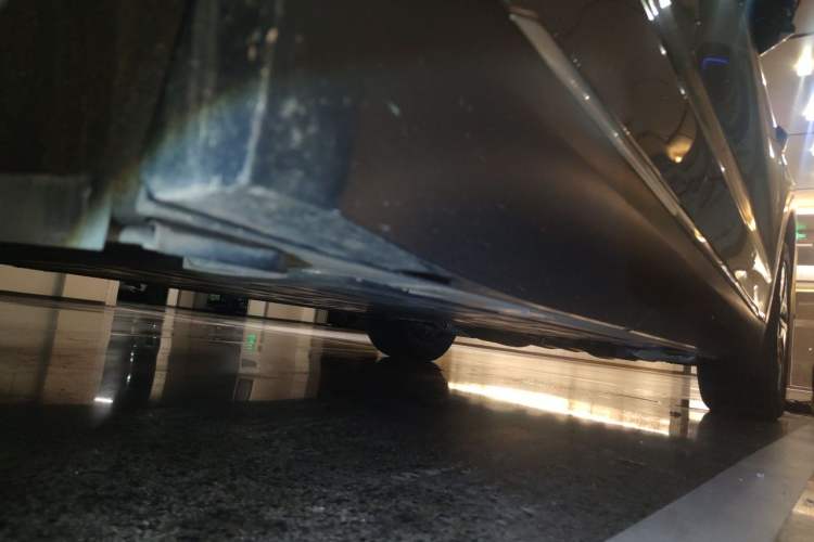 Used Nio ES8 2024 75 kWh Executive Edition Chassis Rear Right