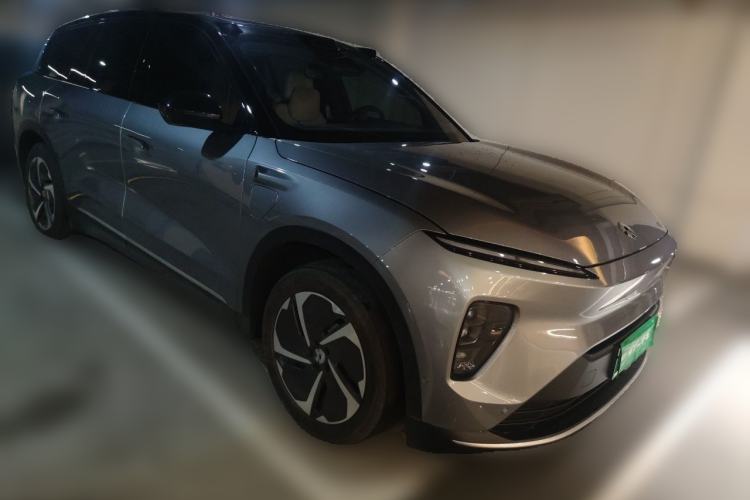 Used Nio ES8 2024 75 kWh Executive Edition Front Right 45 Deg