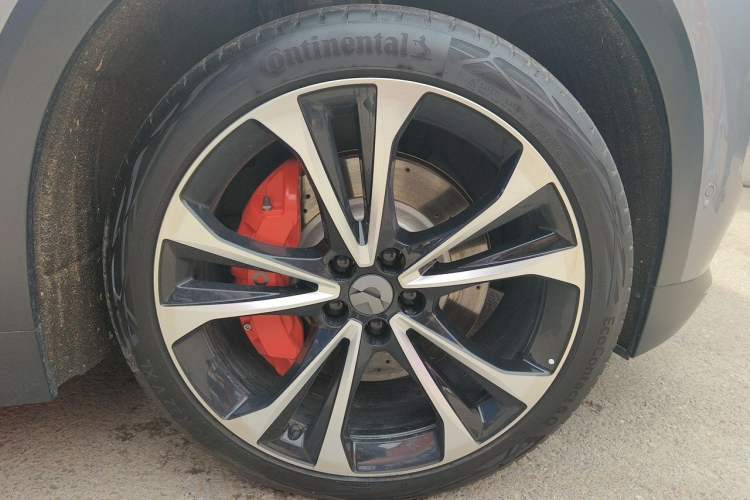 Used Nio ES8 2024 100kWh Signature Edition Right Front Wheel Hub