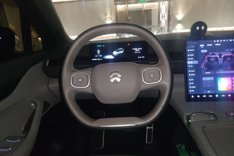 Used Nio ES8 2024 75 kWh Executive Edition Steering Wheel