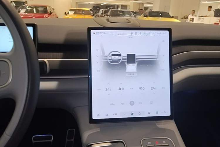 Used Nio ES8 2024 75 kWh Executive Edition Audio And AC Panel