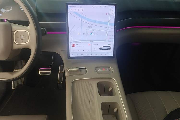 Used Nio ES8 2024 75 kWh Executive Edition Audio And AC Panel