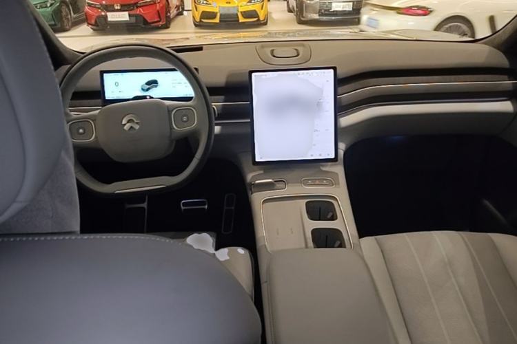 Used Nio ES8 2024 75 kWh Executive Edition Center Console