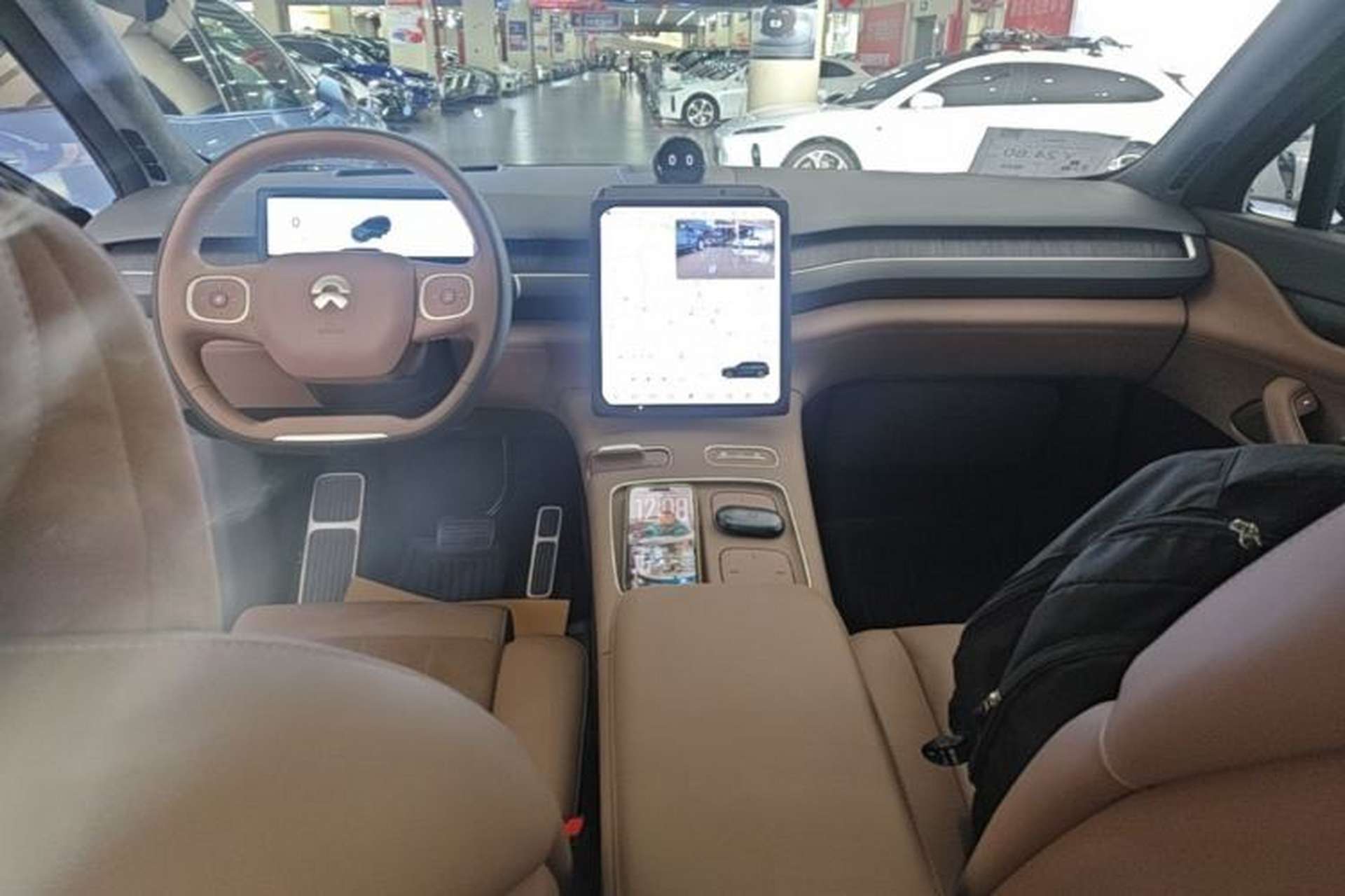 Used Nio ES8 2024 75 kWh Center Console