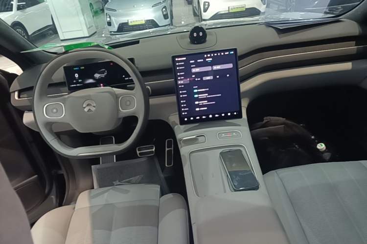 Used Nio ES8 2024 75 kWh Center Console