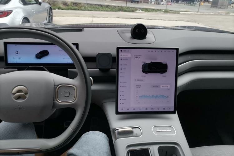 Used Nio ES8 2024 75 kWh Center Console