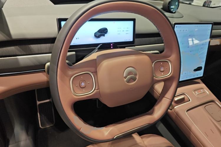 Used Nio ES8 2024 75 kWh Center Console