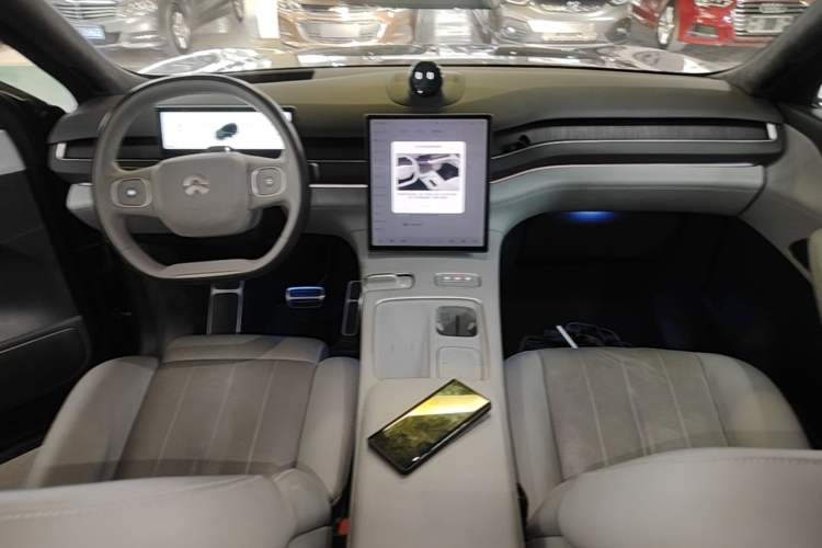 Used Nio ES8 2024 75 kWh Center Console