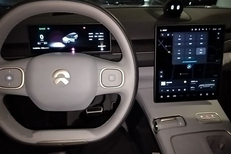Used Nio ES8 2024 75 kWh Executive Edition Center Console