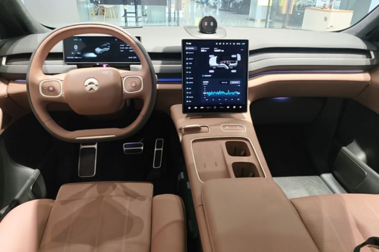 Used Nio ES8 2024 75 kWh Center Console