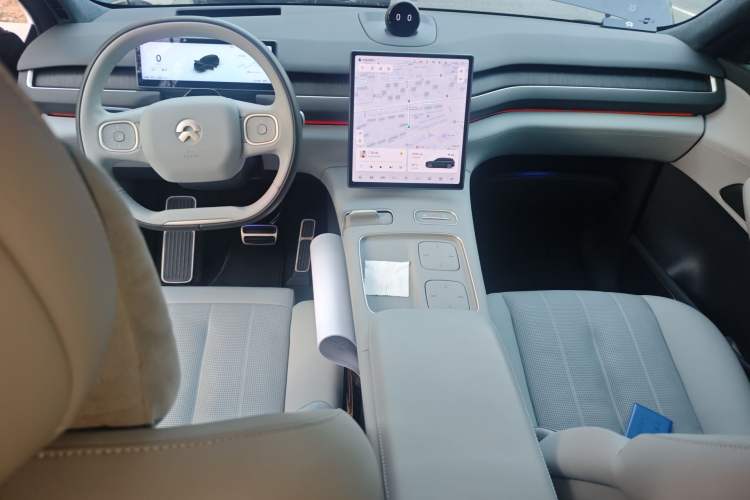 Used Nio ES8 2024 75 kWh Center Console