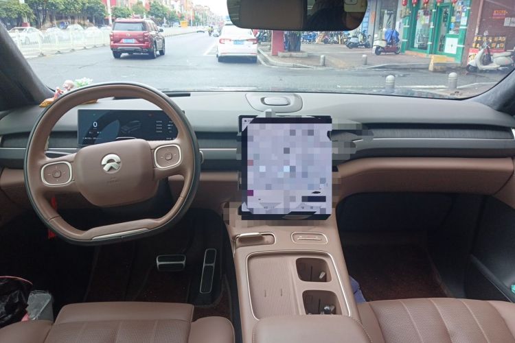 Used Nio ES8 2024 75 kWh Center Console