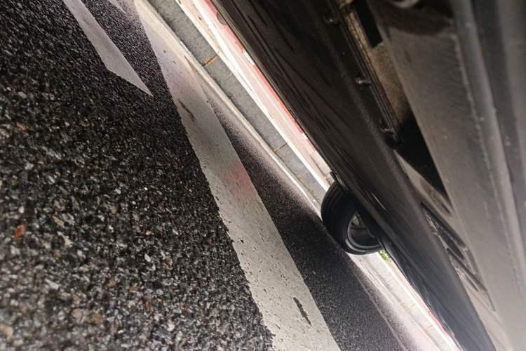 Used Nio ES8 2024 75 kWh Chassis Front Left