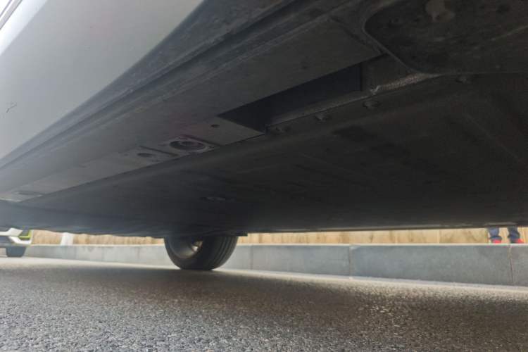 Used Nio ES8 2024 75 kWh Chassis Front Right