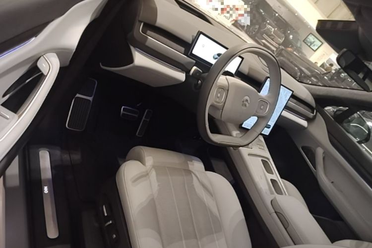 Used Nio ES8 2024 75 kWh Executive Edition Driver Seat