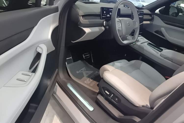 Used Nio ES8 2024 75 kWh Driver Seat
