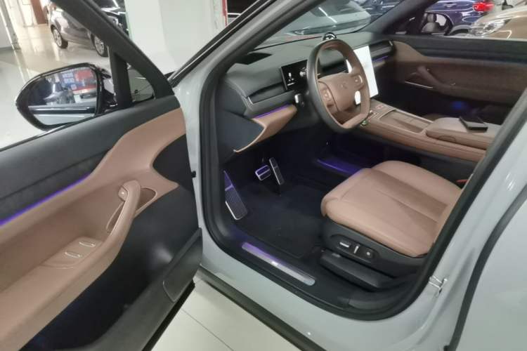 Used Nio ES8 2024 75 kWh Driver Seat