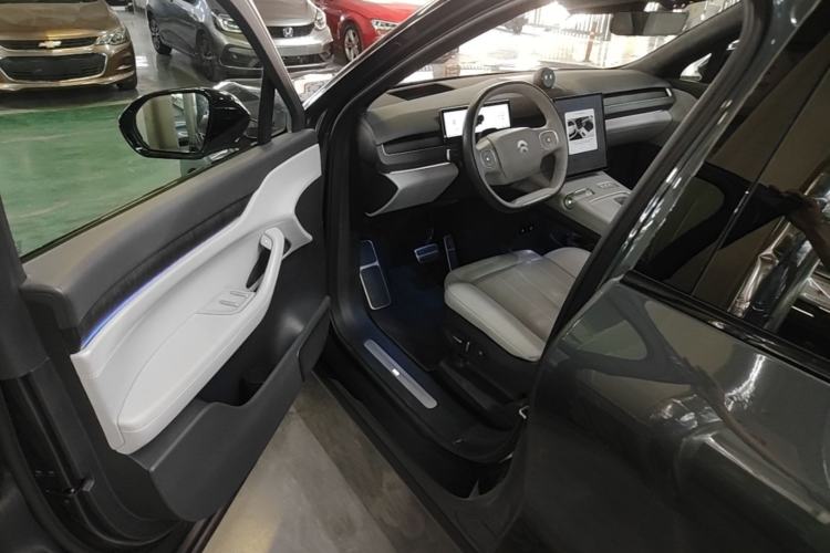 Used Nio ES8 2024 75 kWh Driver Seat
