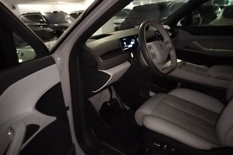Used Nio ES8 2024 75 kWh Executive Edition Driver Seat