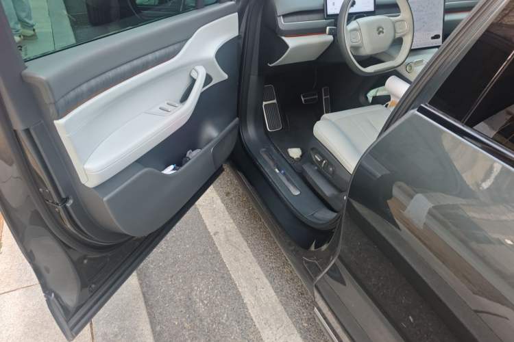 Used Nio ES8 2024 75 kWh Driver Seat