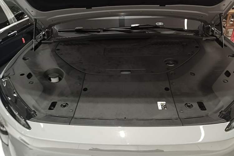 Used Nio ES8 2024 75 kWh Executive Edition Engine Bay
