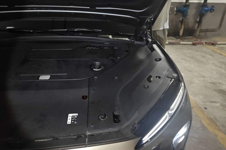 Used Nio ES8 2024 100kWh Signature Edition Engine Bay Left