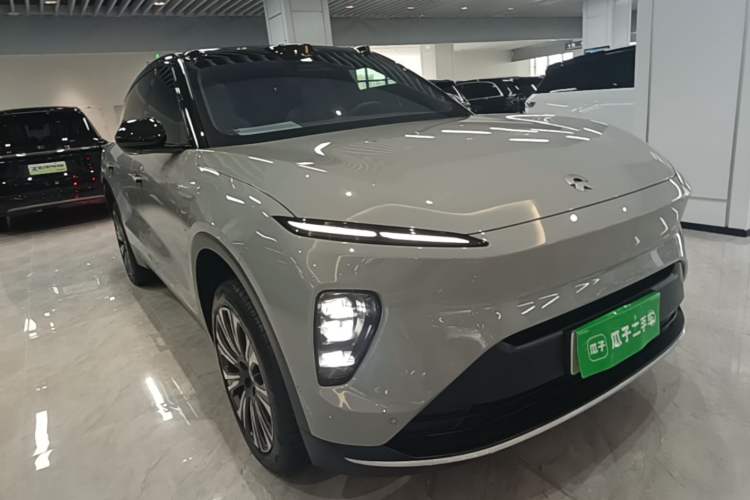 Used Nio ES8 2024 75 kWh Front Right 45 Deg