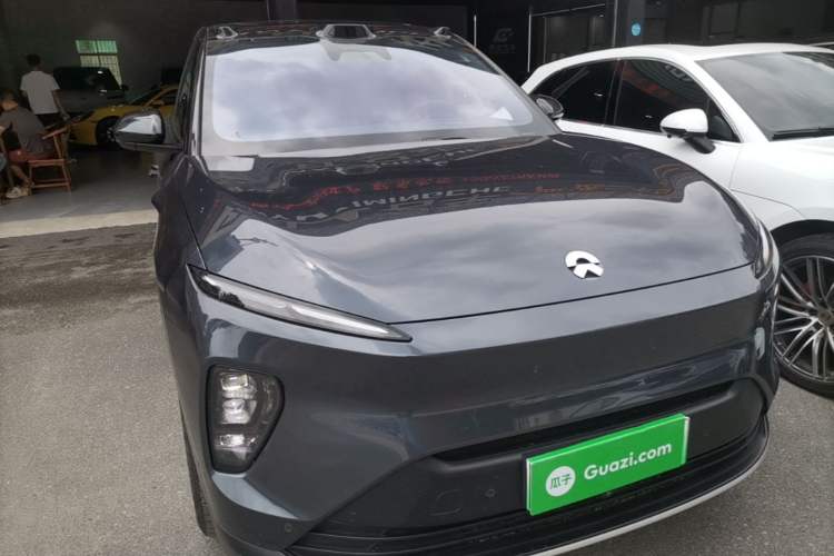 Used Nio ES8 2024 75 kWh Front Right 45 Deg