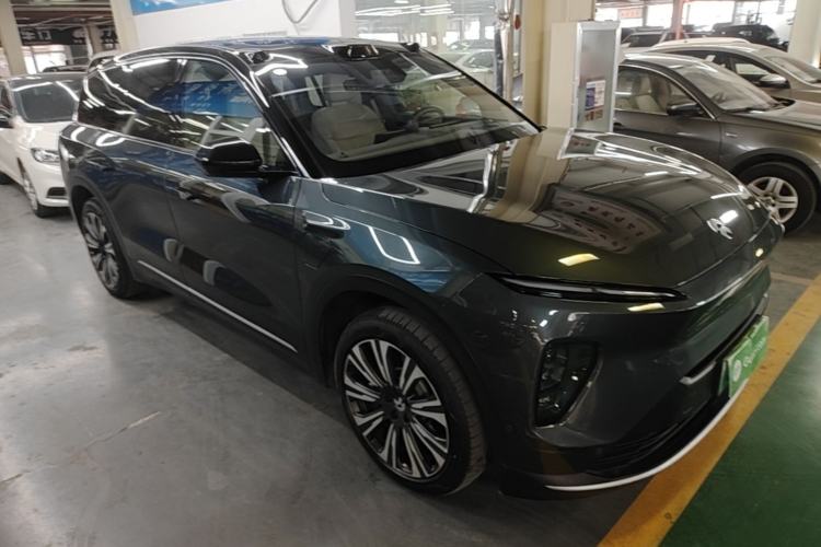 Used Nio ES8 2024 75 kWh Front Right 45 Deg