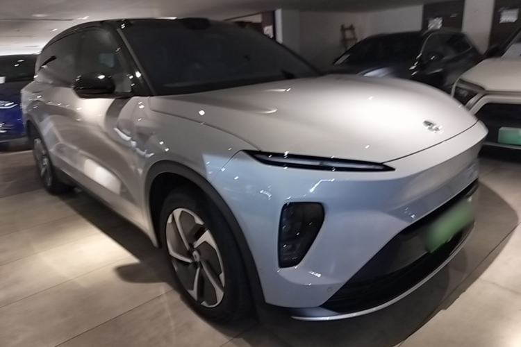 Used Nio ES8 2024 75 kWh Executive Edition Front Right 45 Deg