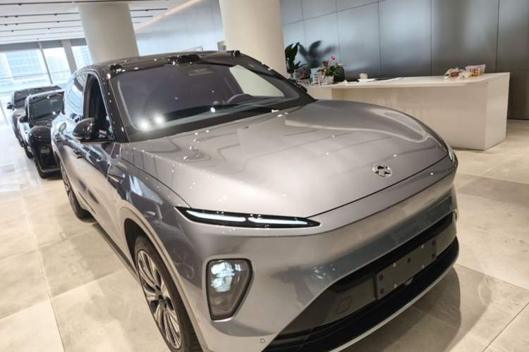 Used Nio ES8 2024 75 kWh Front Right 45 Deg