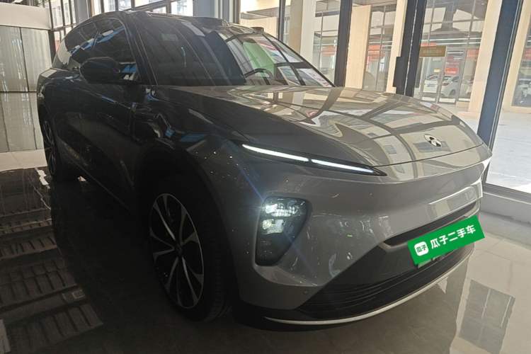 Used Nio ES8 2024 75 kWh Executive Edition Front Right 45 Deg