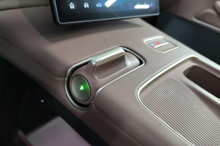 Used Nio ES8 2024 100kWh Signature Edition Gear Lever
