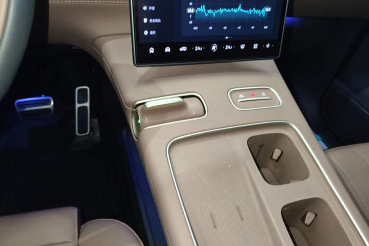 Used Nio ES8 2024 75 kWh Executive Edition Gear Lever